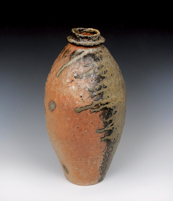 2 Tall jar, 16 in. (41 cm) in height, porcelain/stoneware blend, fired to cone 11 in a noborigama, 2016. Photo: Steve Katz.