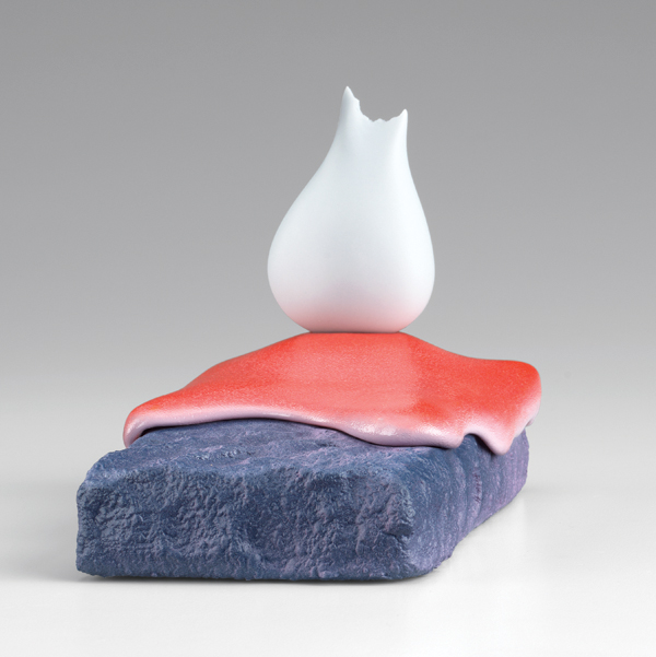 3 Oeuvre Removal, 5 in. (13 cm) in length, ceramic, porcelain, glaze, catalyzed polyurethane, epoxy resin, 2016. Courtesy of Matthew Marks Gallery. 