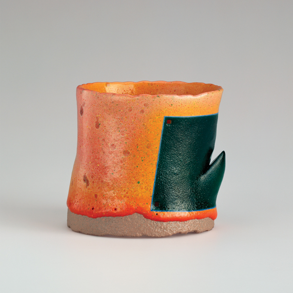 1 Ron Nagle’s Solaryama, 4 in. (10 cm) in diameter, ceramic, glaze, china paint, 1978. Courtesy of Matthew Marks Gallery. 