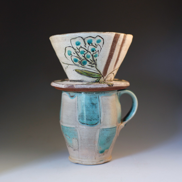 Pour over paired with Ted Saupe’s mug, 8 in. (20 cm) in height. Saupe’s mug: stoneware, salt fired to cone 1, 2005; pour over: 2017.