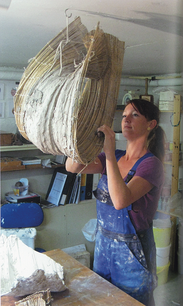 2 Hanging the bamboo blind from the ceiling enables the structure to become a free-flowing form.