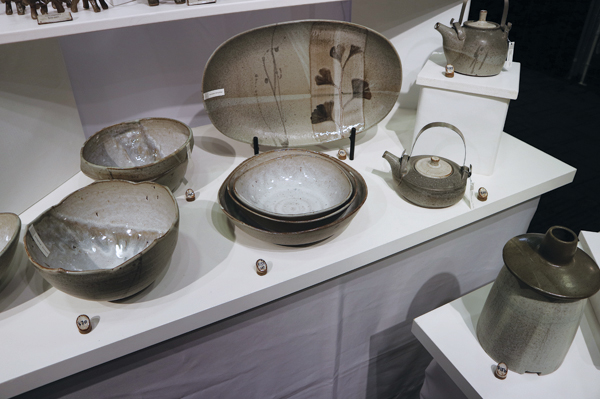 2 Display your prices in plain sight. This shows respect for your customers, by not making them work too hard to find this information, or wasting their time. I use small ceramic nuggets to display my prices. They’re attractive and functional; I get many compliments on them.