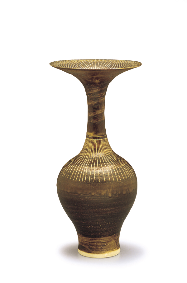 1 Lucie Rie's vase, porcelain, saturated metallic glaze with sgraffito, fired to cone 9 in oxidation. Private Collection. Photo: Janet Dwyer.