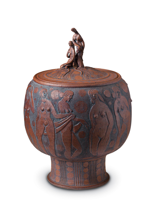 2 Ruth Rippon’s Women at the Bath, 16½ in. (42 cm) in height, stoneware, 1974. Collection of Anne and Malcolm McHenry.