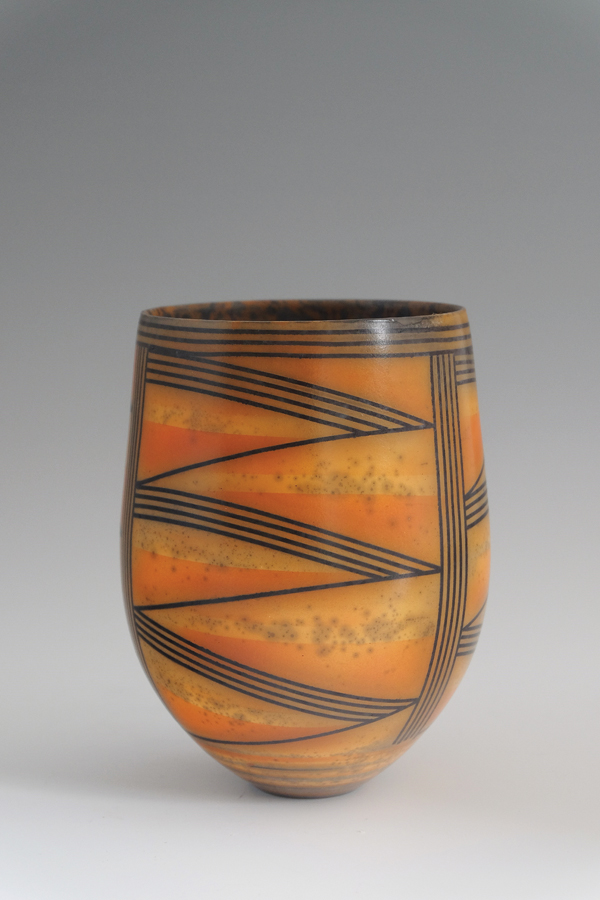  4 Duncan Ross’ vessel, 8 in. (20 cm) in height, terra sigillata, carbonized firing, 2017.