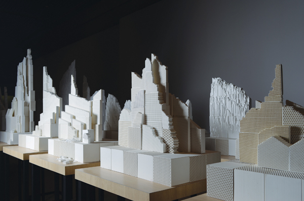 3 Jiang
Yanze’s City & Shanshui, 13 ft. 6 in. (4 m) in length, honeycomb ceramic filters, 2016.