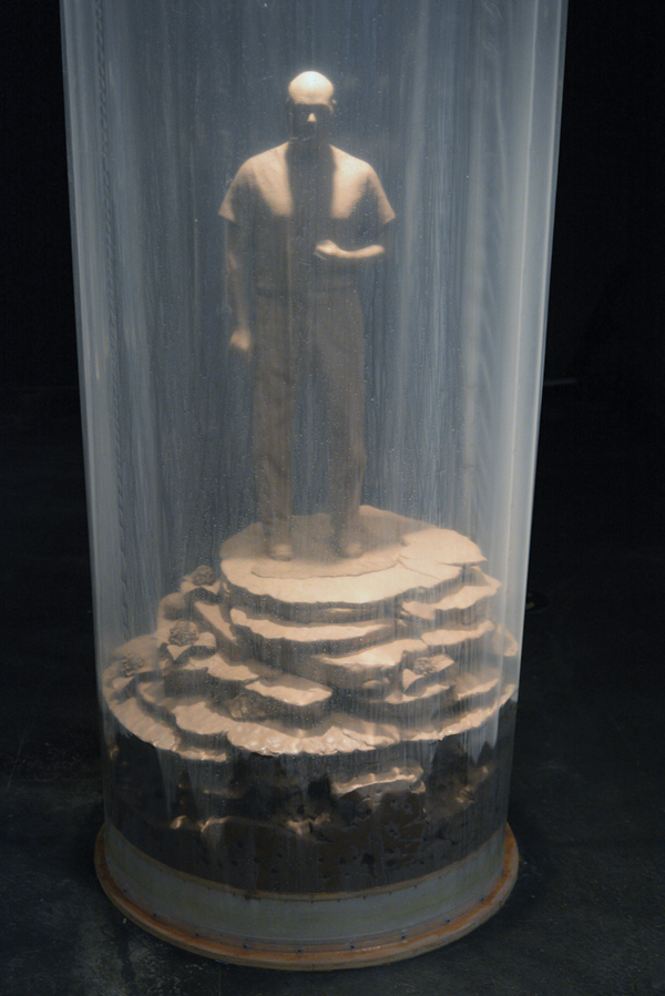 5 Walter McConnell’s Travelers (alternate view), varying dimensions, moist clay, plastic enclosures, scanned and prototyped figurines, plywood, polystyrene, light bulbs,
2016. Courtesy of the Henan Museum.
