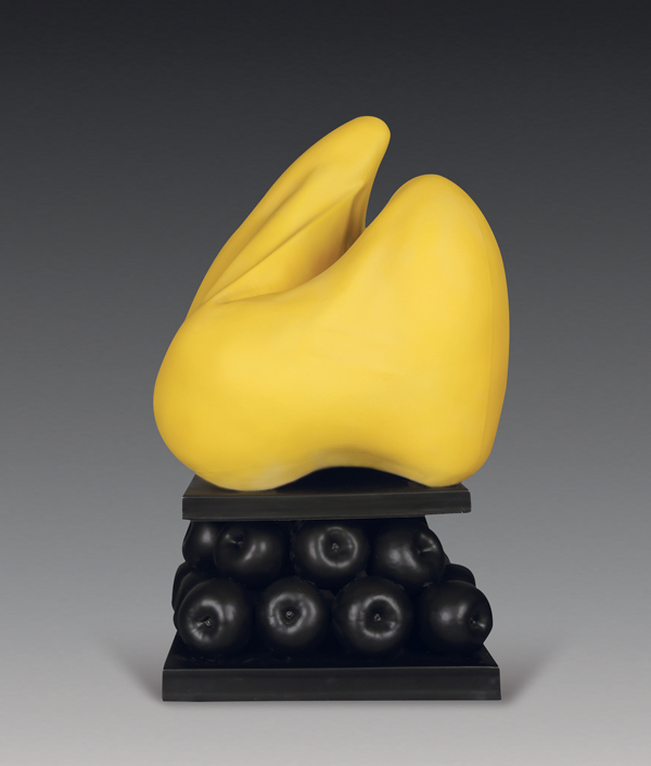 2 François Ruegg’s Banana and Co, 25 in. (63 cm) in height, porcelain, 2016. Photos: Zhang Lei.