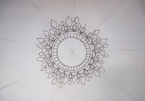 7 Fill in the shapes of the circular pattern.