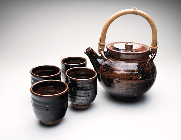 9 Matt Foster’s teapot and cups. Photo: Sarah White.