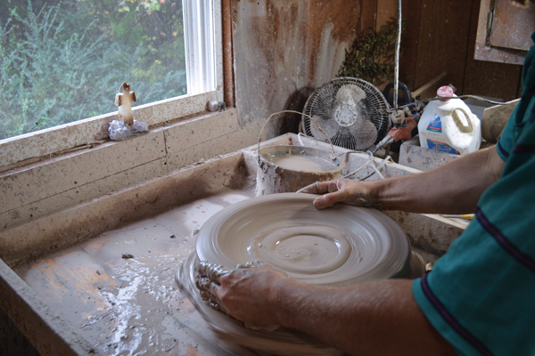 2 Open up the base and compress the bottom with the palm of your hand.
