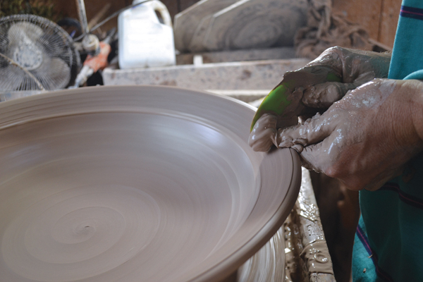 4 Compress and form the rim with a rigid polymer rib.