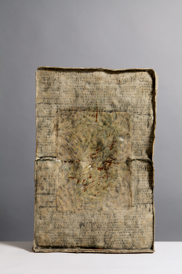 2 Sara Radstone’s Winter, 20 in. (51 cm) in height, paper clay, 2010. Photo: Phil Sayer. r