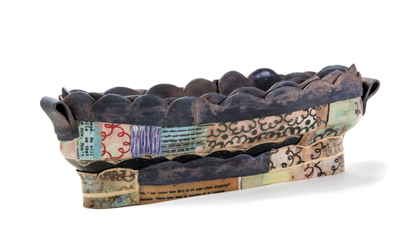 1 Susan Feagin’s elongated bowl, 19 in. (48 cm) in length, porcelain, sgraffito, underglazes, decals. Photo: Silvia Palmer. 