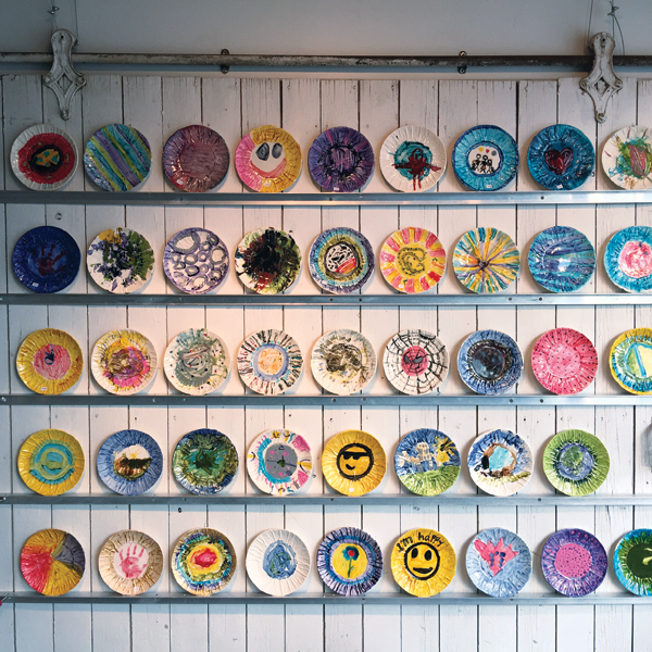 1 Plate Project exhibition at True Blue Goods and Gifts, each plate: 9 in. (23 cm) in diameter, slip-cast porcelain, china paints, 2016.