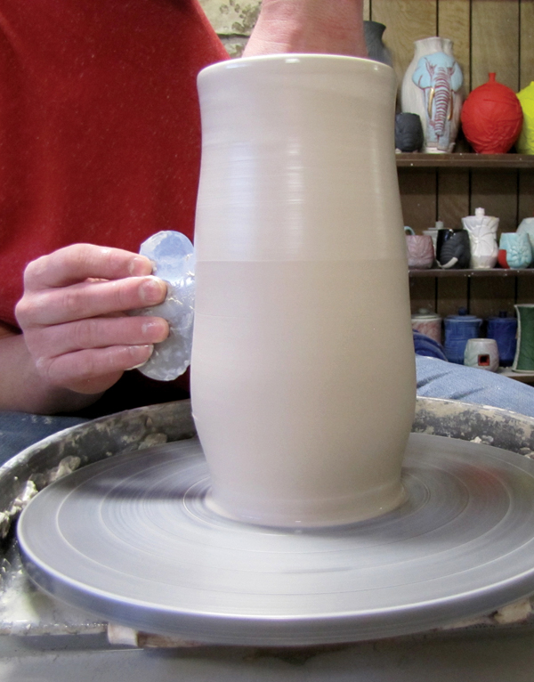 1 Remove throwing lines from a tall cylinder using a rib on the inside and outside.