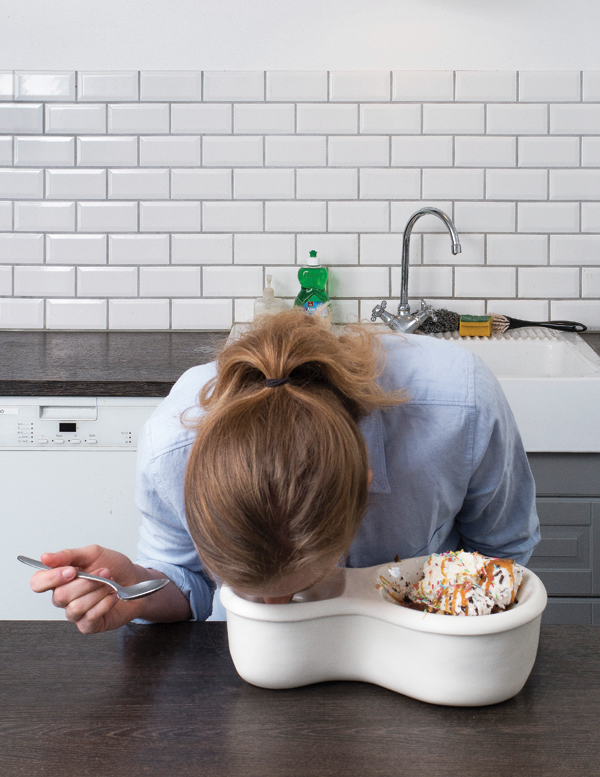 2 To Chew and to Spit Out in Use. Photo: Ole Akhøj. 