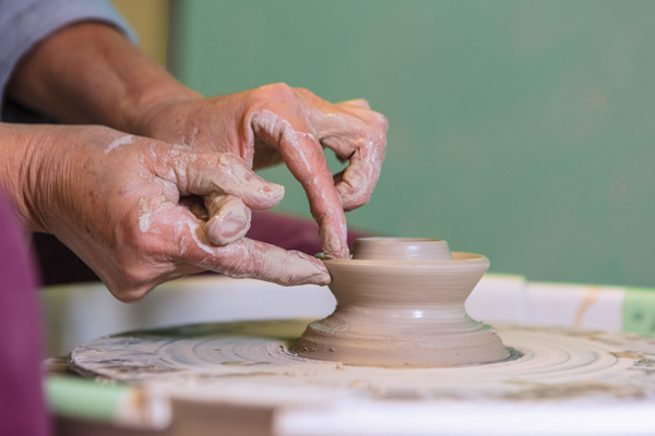 2 Throw an accompanying conical lid that continues the visual contour of the tapering form.