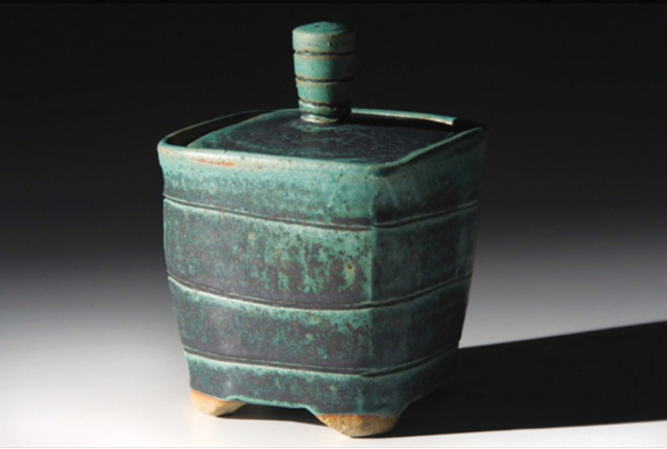 3 Square footed jar, 5 in. (13 cm) in height, stoneware, 2010. Photo: Wayne Torborg.