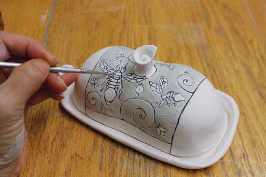 11 Use different sizes of brushes to apply various colors of glazes to the images.