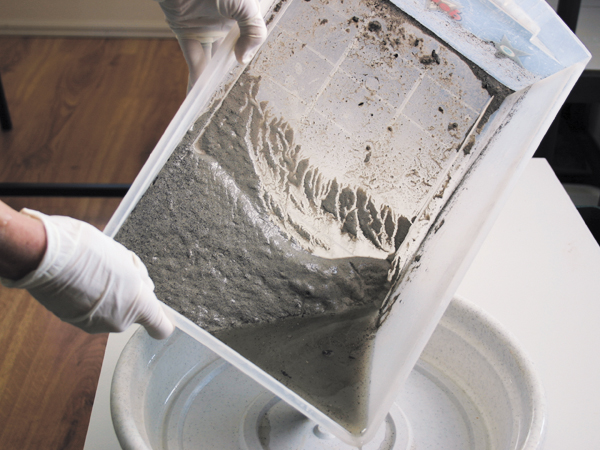 4 Rinse the sieved ash, pour off the water, then repeat 3–4 times. Let the ash settle from the water for a few days.