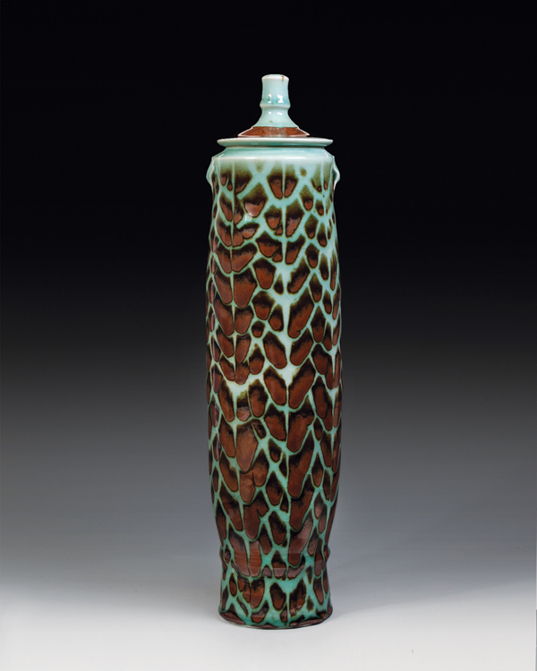 1 Kent McLaughlin’s lidded jar, wheel thrown and altered, fired in a gas-reduction kiln to 2380°F (1304°C).