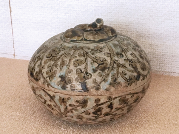 3 Thai ceramic vessel from the 15–16th century, 5 in. (13 cm) in height, stoneware, reduction firing, on display at the Ayutthaya Chao Sam Phraya National Museum in Phra Nakhon Si Ayutthaya, Thailand.