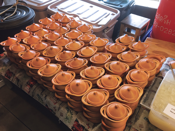 2 Example of modern day Thai ceramic production. Flan-like desserts are what are actually for sale at the Tung Bua Chom Floating market, but they are baked (and sold) in the terra-cotta pieces show here. 