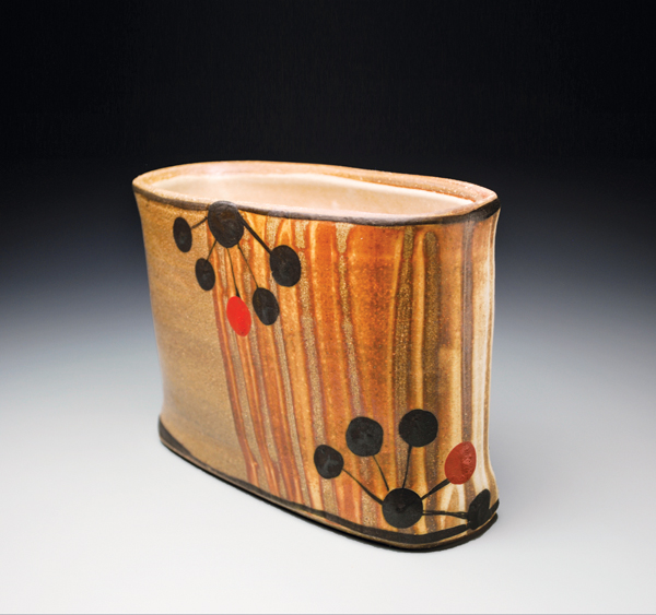 5 Suze Lindsay’s rectangular vessel, salt-fired stoneware. 