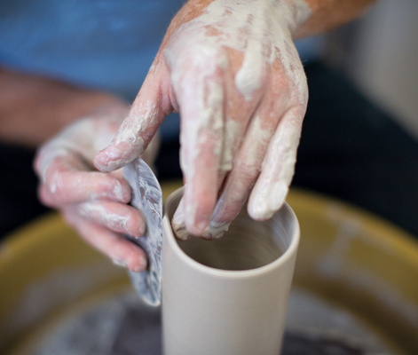 7 To finished the rim, use the rib to smooth and compress it.