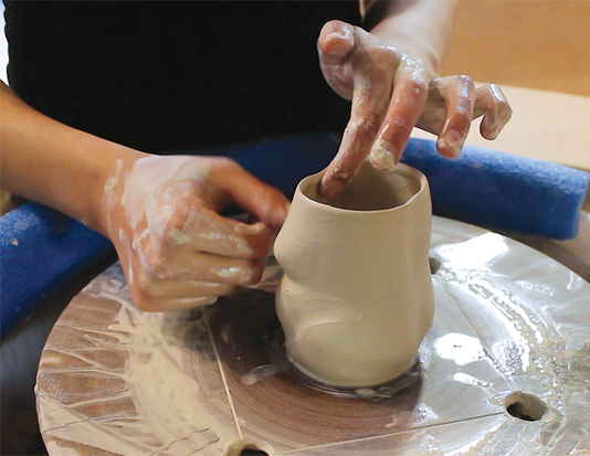 5 Re-shape the collared rim to match the contours of the figure’s body.