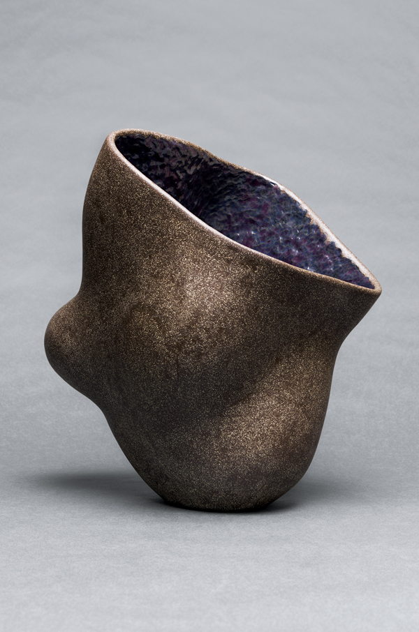 2 Deirdre McLoughlin’s Waterwork II, 13¾ in. (35 cm) in height, diamond-polished stoneware, glaze, 2018. Photo: Rob Bohle.