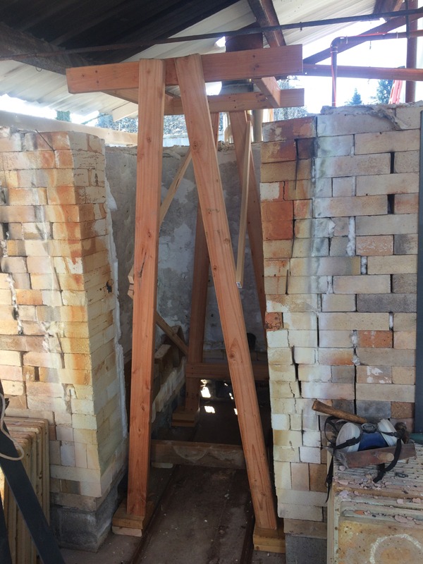 2 The temporary wood support for the steel plate. The plate needs to be above the top surface of the kiln wall by 16 inches to allow for Pyro-Bloc thickness plus construction clearances.