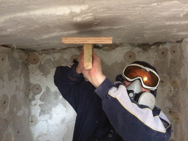 9 After all Pyro-Blocs are in place, tamping the bottom surface ensures no fibers are dangling and bolt holes are fully closed. A coat of Ridgidizer is sprayed on to seal loose fibers.