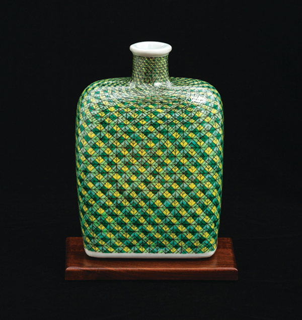 Bourbon bottle, Woven series, 9 in. (23 cm) in height, Jingdezhen porcelain, gucai overglaze, 2017.