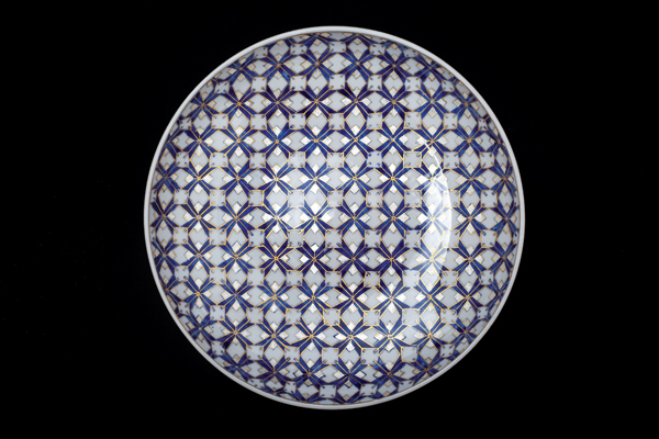3 Quinhua Warrior, 11¼ in. (29 cm) in diameter, porcelain, quinhua, 24k German gold, silver, 2017.