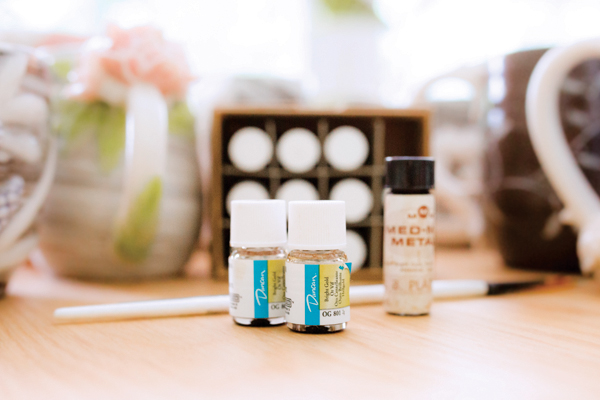 1 Research manufacturers to find your favorite luster and check with various suppliers to see if they offer a bulk discount.