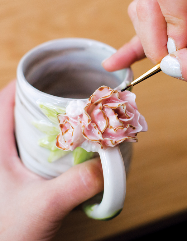 6 Add luster to the edges of small objects to help showcase them on the larger piece.