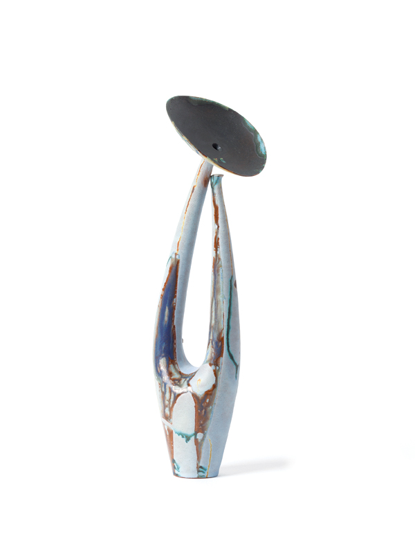 4 Die Nachdenkliche (The Thoughtful One), 7¼ in. (19 cm) in height, glazed red stoneware, 1955. Photo: A. Laurenzo. Copyright and courtesy of Munich Pinakothek Die Neue Sammlung—The Design Museum.
