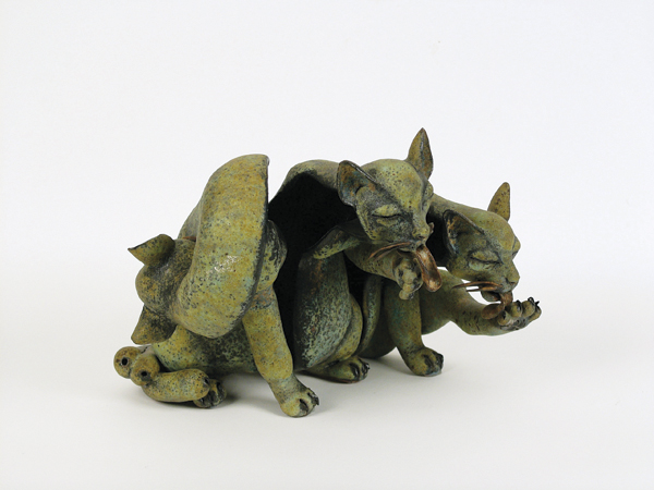 5 Katze in drei Bewegungsphasen (Cat in Three Stages of Motion), 12½ in. (32 cm) in length, red stoneware, 1979. Copyright and courtesy of Keramion Museum.