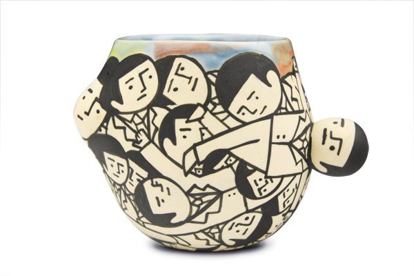 7 En Iwamura’s Businessman Cup, 5 in. (13 cm) in width, stoneware. Photos: Charlie Cummings Gallery. 