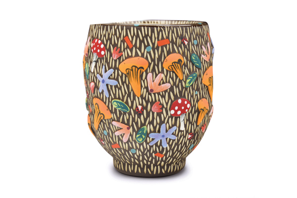 5 Senta Achée’s In Full Bloom Tumbler, 4½ in. (11 cm) in height, porcelain, underglaze, sgraffito. 