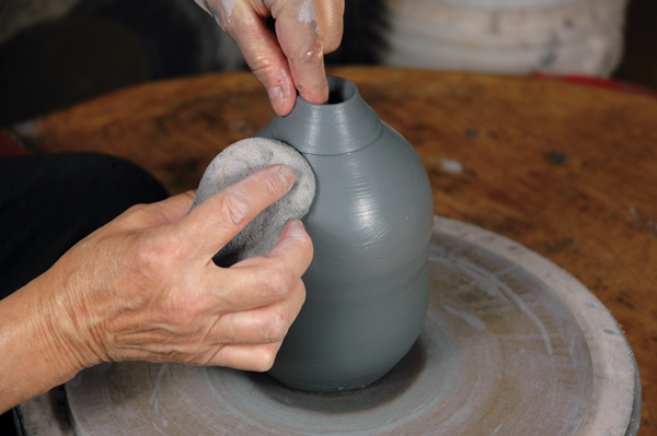3 Collar in the spout. Pinch the rim to bevel the interior and thin the lip.