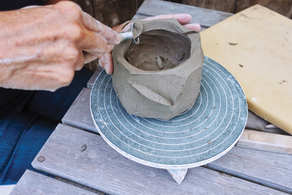 8 The last step before drying is shaping the rim.