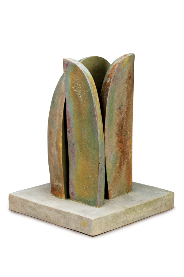 2 Ruth Duckworth’s untitled, 141/2 in. (37 cm) in height, glazed stoneware, 1999. Photo: Jon Bolton.