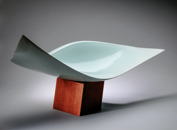 9 Sueharu Fukami’s Sky III-I, 3 ft. 4 in. (1 m) in diameter, glazed porcelain, wood, 2002. 