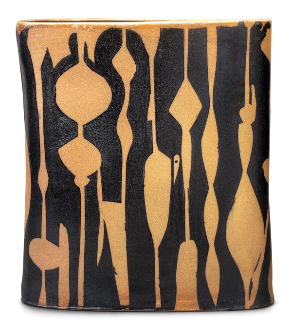 1 Robbie Heidinger’s Indian Hollow Botanical, 15 in. (38 cm) in height, stoneware.