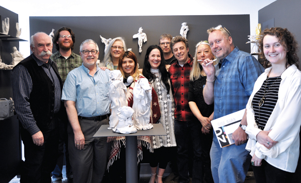 4 Fellow students and teachers gather for a group photo minutes after my defense was completed. The support from both groups was overwhelming during my four years in art school.