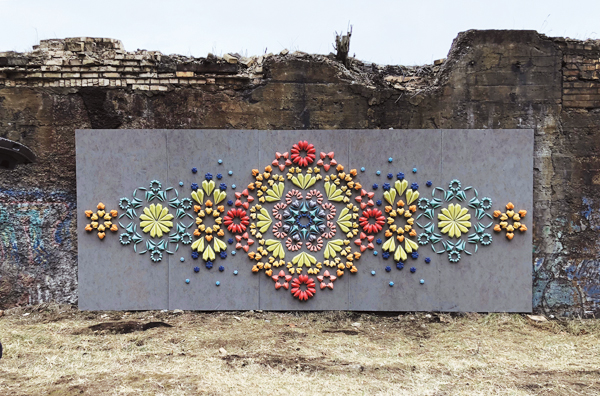 Field of Flowers, 19 ft. 7 in. (5.9 m) in length, porcelain, glaze, 2018.