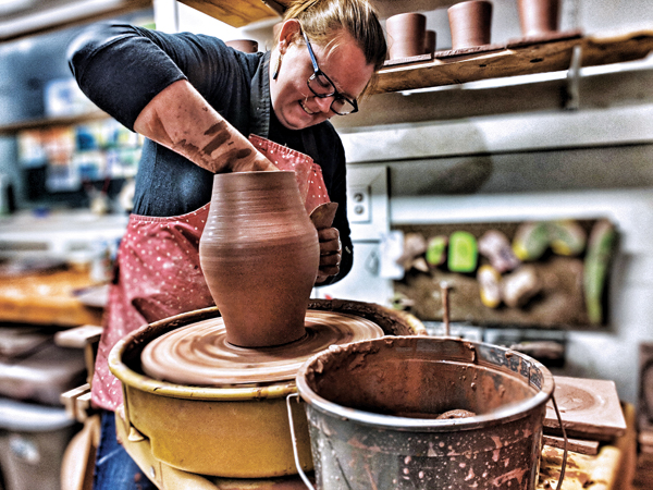 2 Sara Truman working in her studio, 2018.